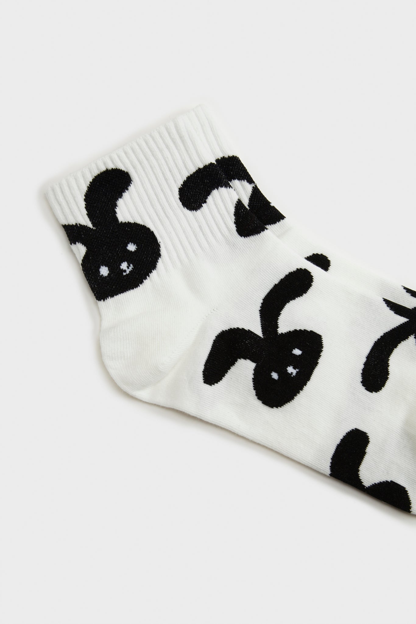 White and black 'Zodiac Rabbit' floppy ears socks_3